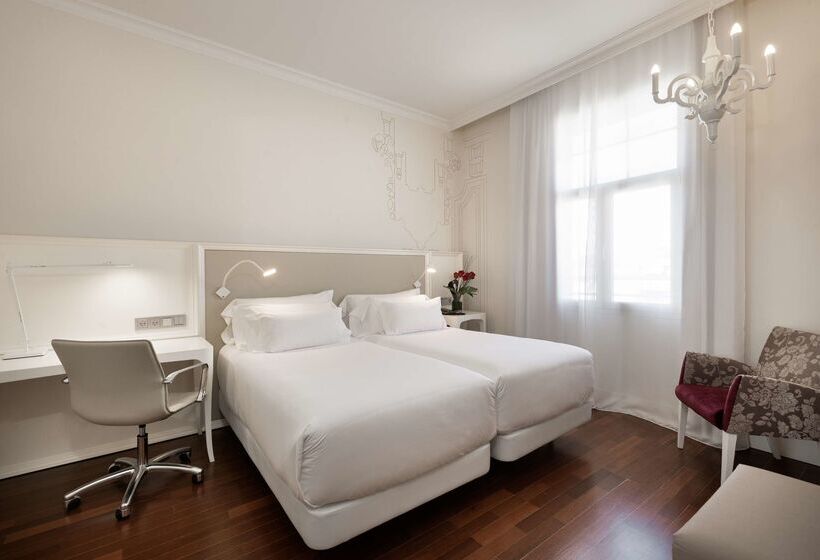 هتل NH Collection Madrid Abascal