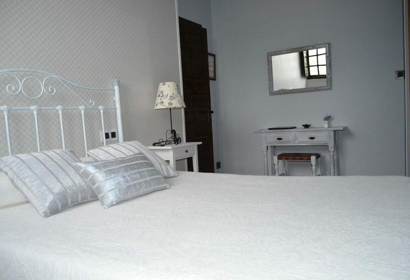 فندق Posada Real La Montañesa