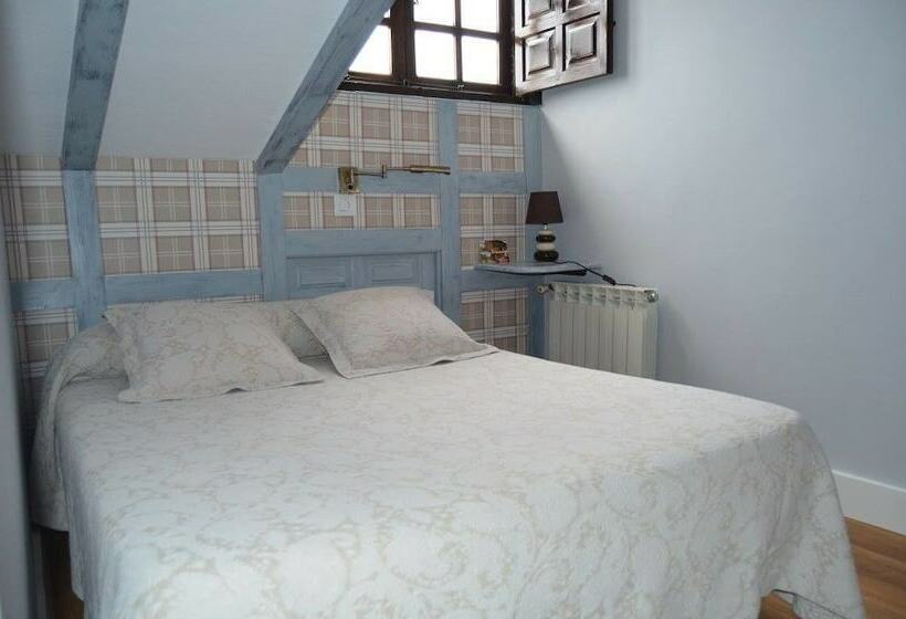 فندق Posada Real La Montañesa