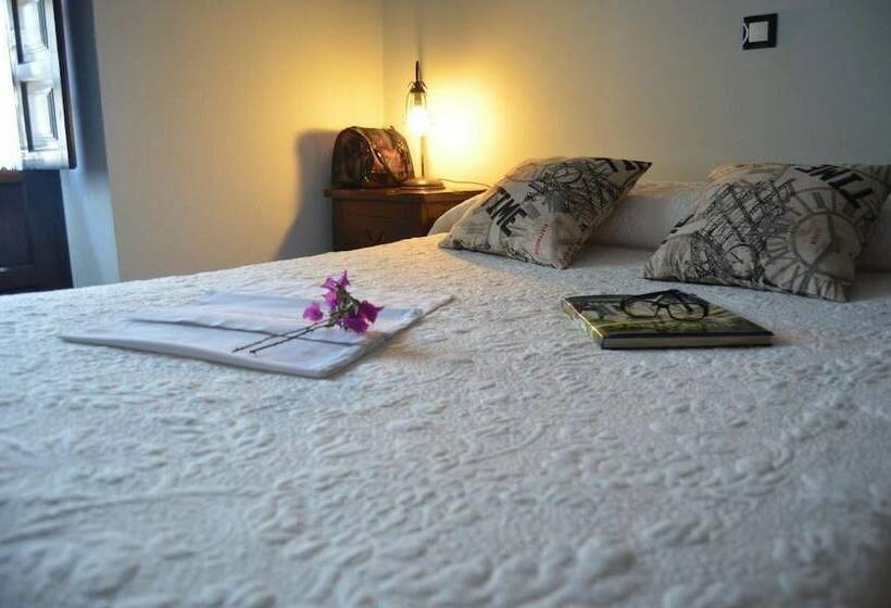 فندق Posada Real La Montañesa