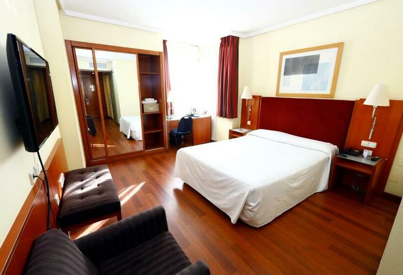 هتل Travelodge Madrid Coslada Airport