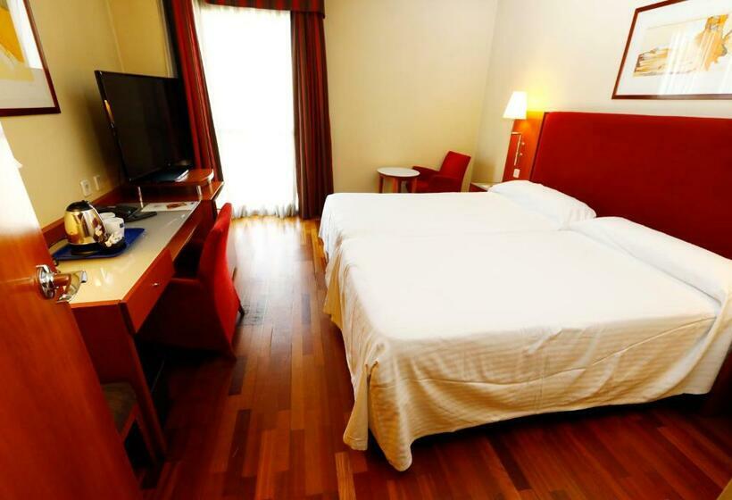 هتل Travelodge Madrid Coslada Airport