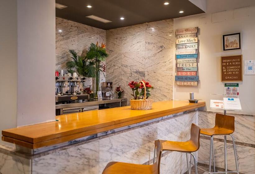 酒店 Yit Conquista De Toledo