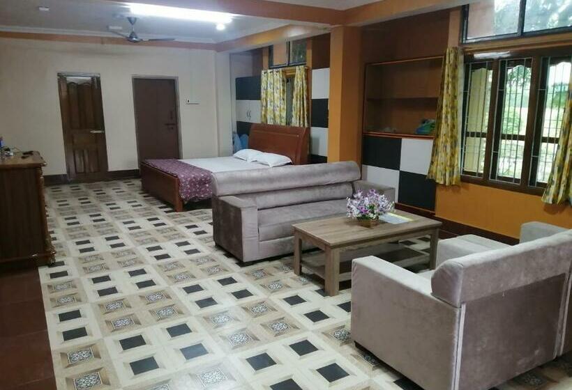 בית מלון כפרי Chandras Residency