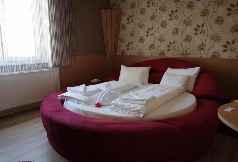 住宿加早餐  Korona Panzió