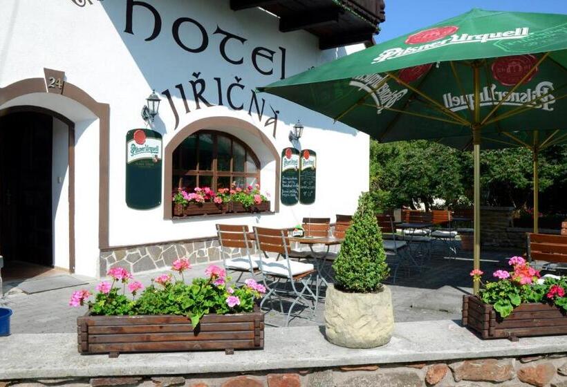 هتل Jiřičná