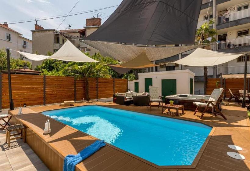 تختخواب و صبحانه Evala Luxury Rooms With Pool And Garden