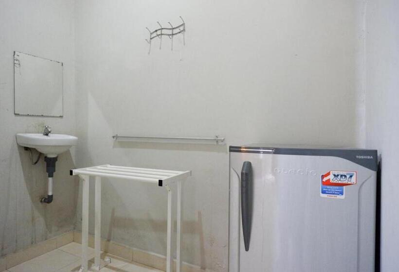 هتل Reddoorz Near Mutiara Sis Al Jufrie Airport Palu