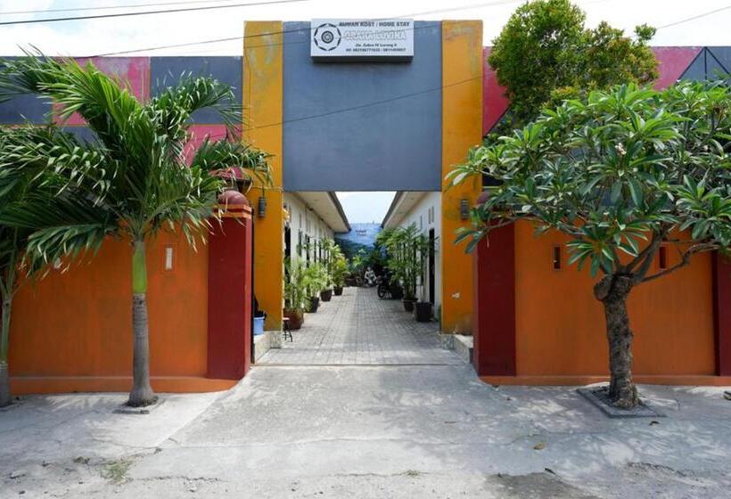 هتل Reddoorz Near Mutiara Sis Al Jufrie Airport Palu