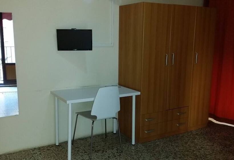پانسیون Atrium Rooms