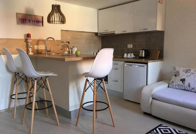 پانسیون Central Split Rooms And Apartments Paese