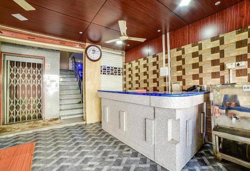 호텔 Oyo 65103 Hashmi Residency