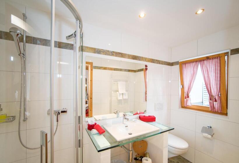 ホテル Sonne Fex Alpine Hideaway