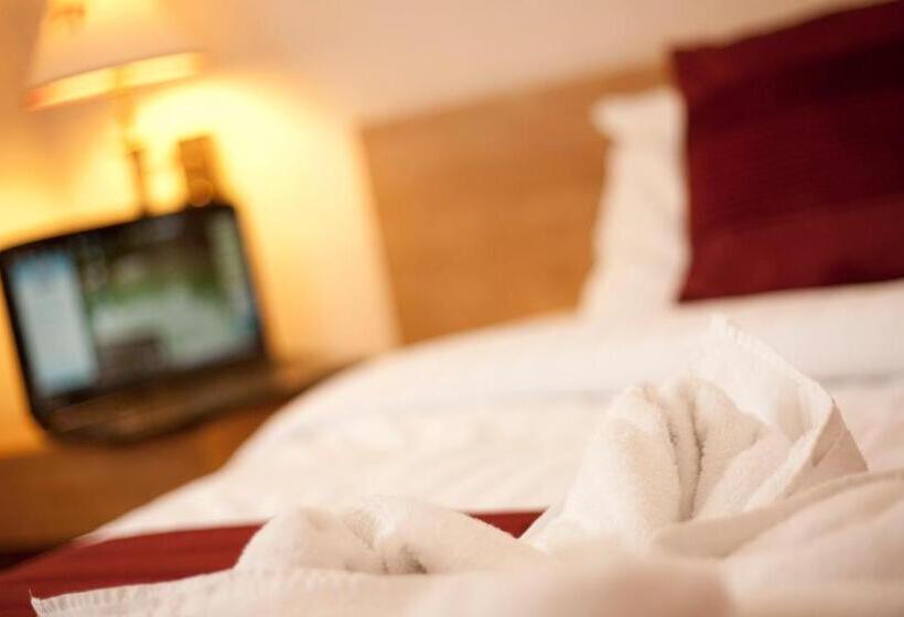 בית מלון כפרי Denewood