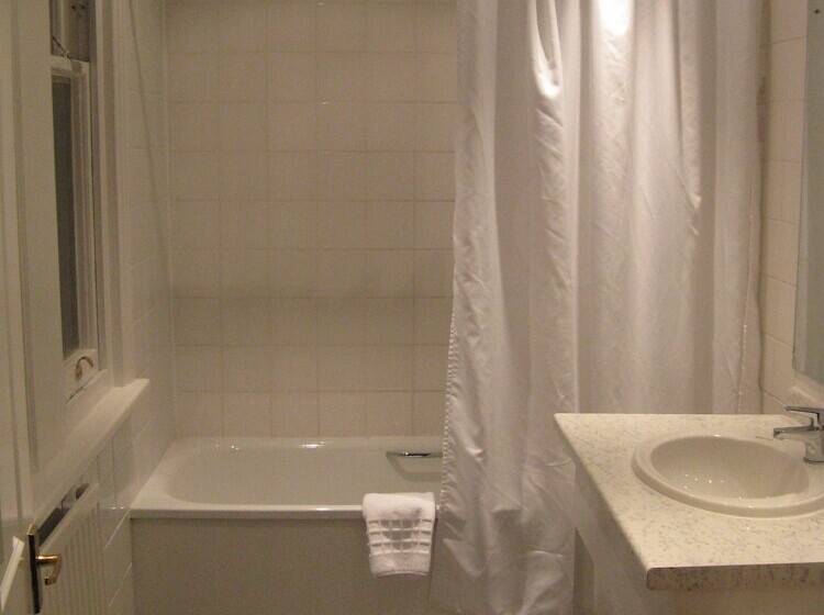 هتل Discovery Inn  Leeds