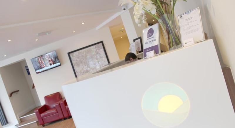 هتل Discovery Inn  Leeds