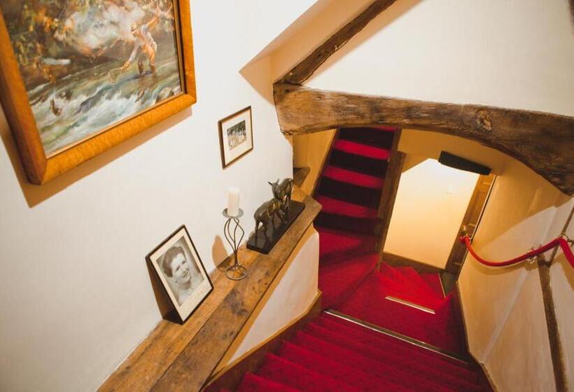 فندق The West Arms