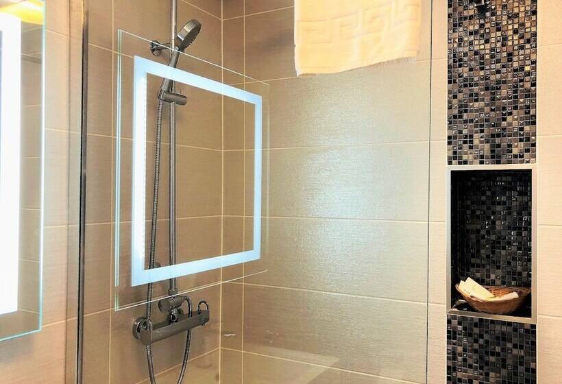 Ilfracombe House Hotel   Near Cliffs Pavilion