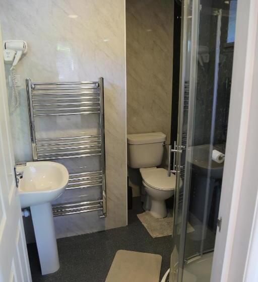 Пансион Debden Guest House