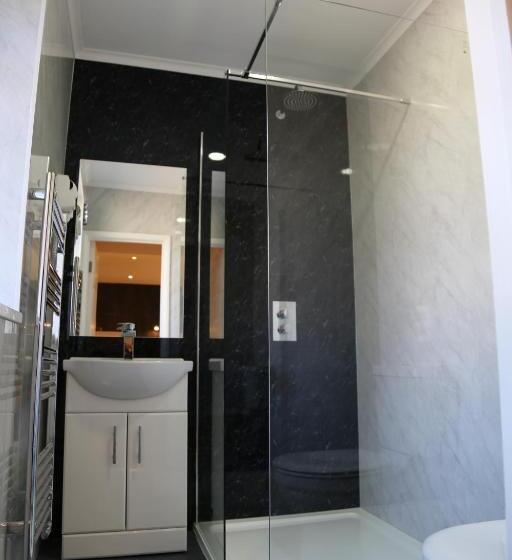 Пансион Debden Guest House