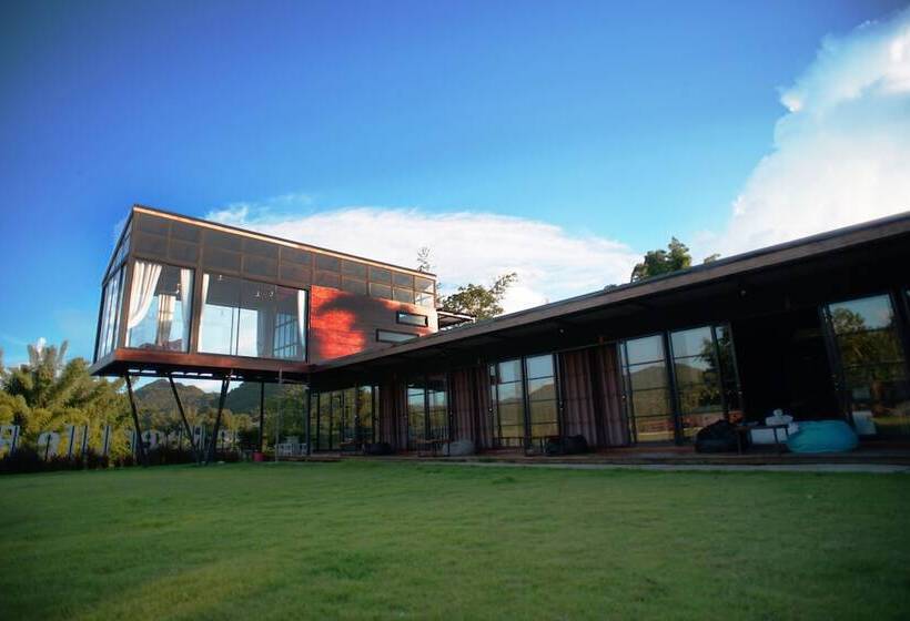 هتل The River Life Resort