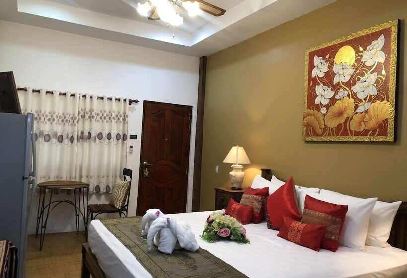 هتل On The Mekong Resort