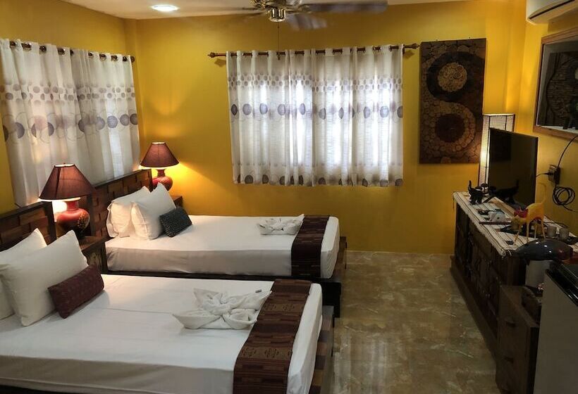 هتل On The Mekong Resort