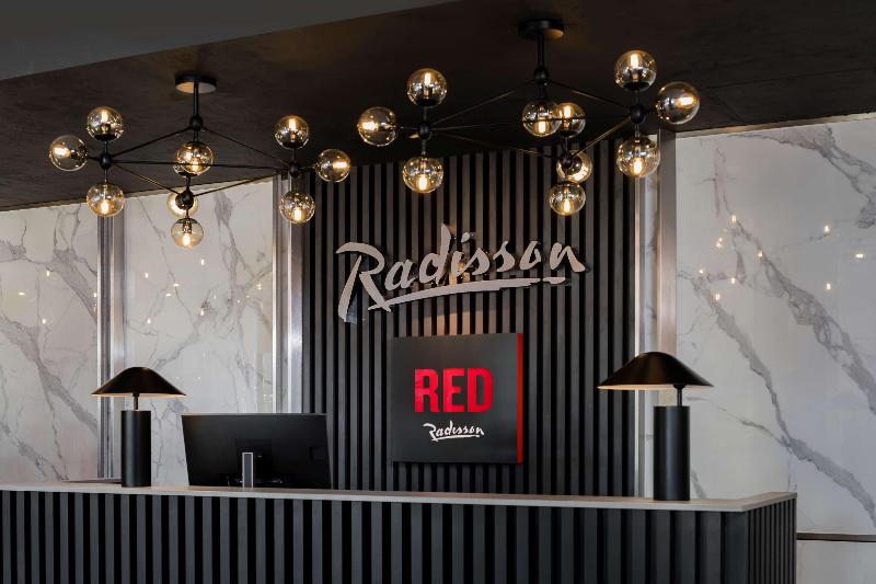 هتل Radisson Red  London Heathrow