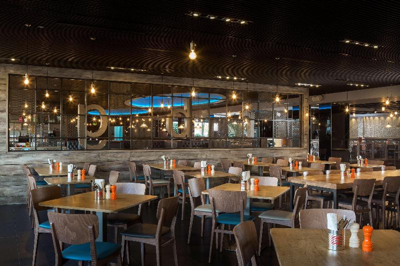 هتل Radisson Red  London Heathrow