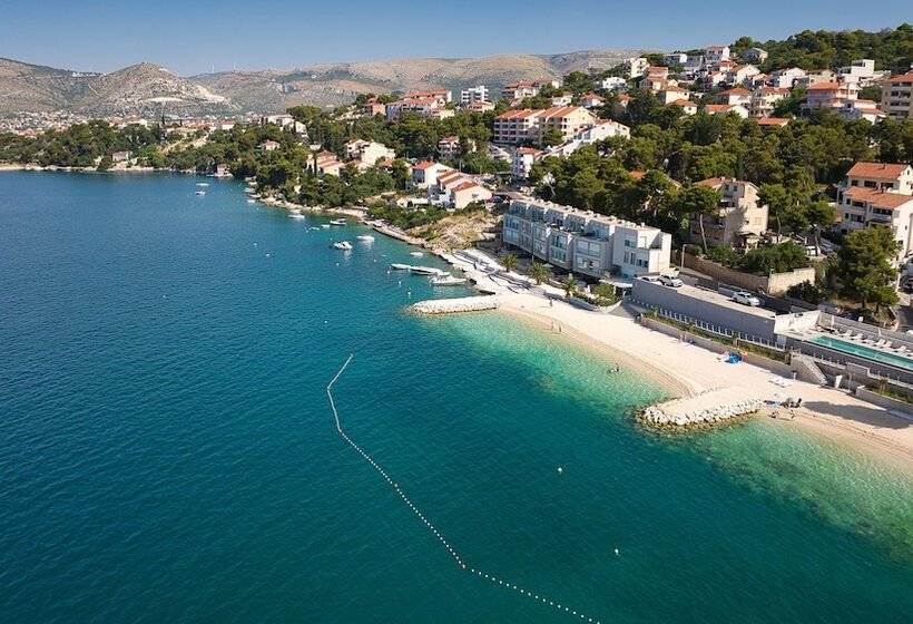 Livingstone Beach House