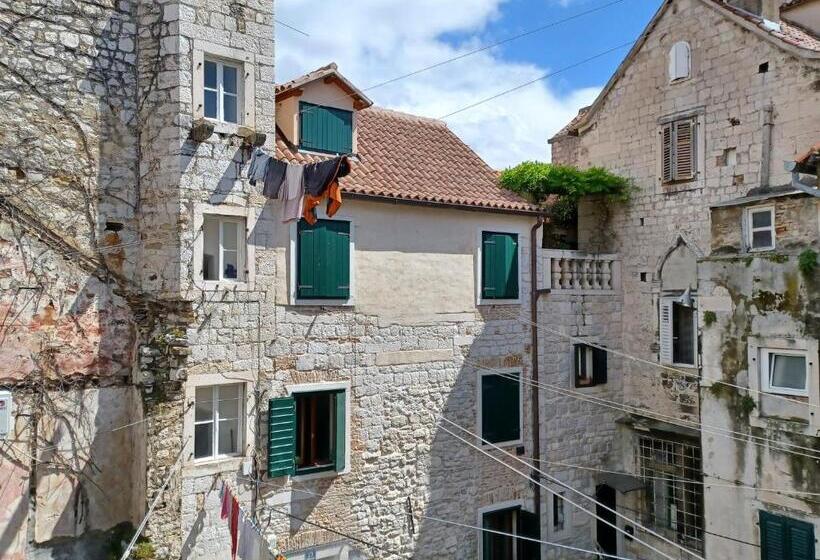 پانسیون Jr Luxury Guesthouse