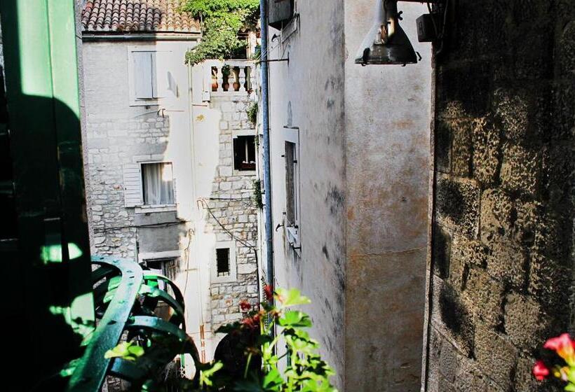 پانسیون Jr Luxury Guesthouse