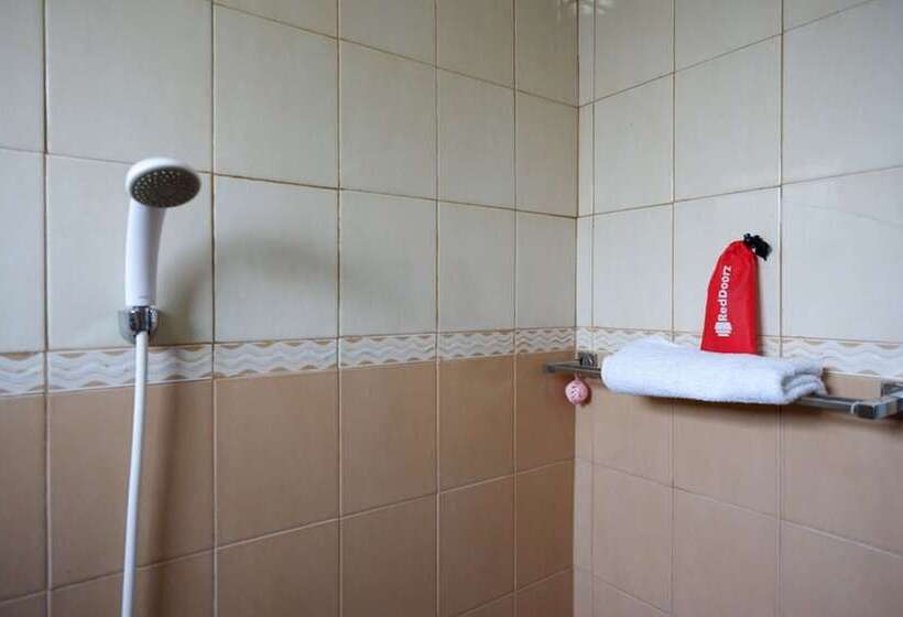 پانسیون Reddoorz Near Mayura Park Lombok