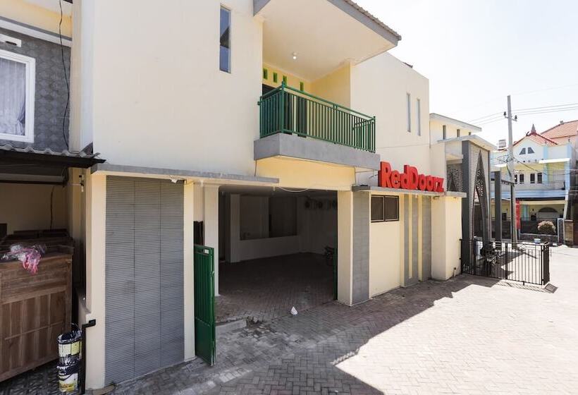 پانسیون Reddoorz Near Plaza Araya Malang