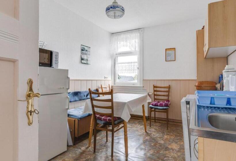 Cozy Apartment In Altenfeld With Garden