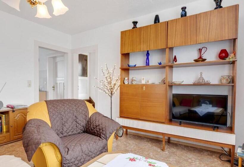 Cozy Apartment In Altenfeld With Garden