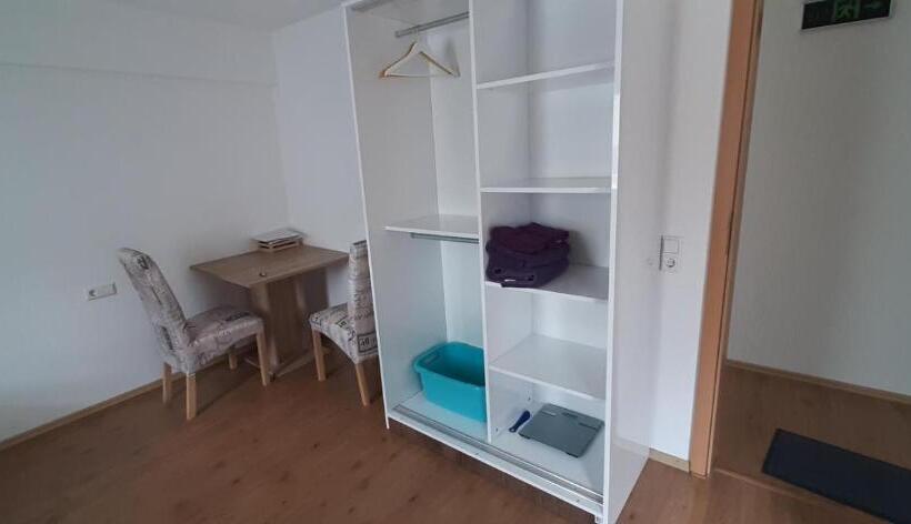 فندق فئة نجمة واحدة Biberach Riss Zimmer Frei, Einzel Zimmer Bad Küche
