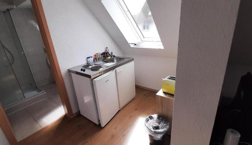 فندق فئة نجمة واحدة Biberach Riss Zimmer Frei, Einzel Zimmer Bad Küche