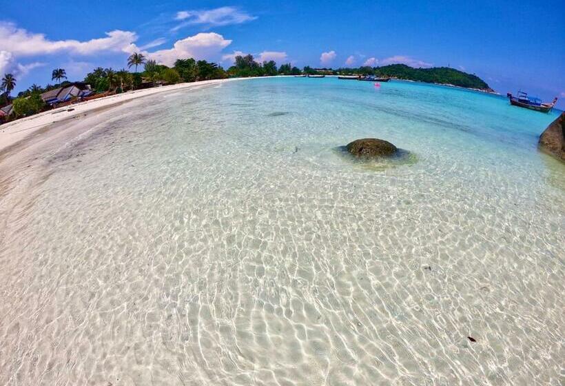 هتل Daya Beach, Lipe Local