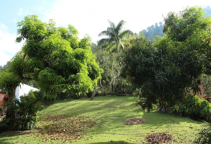 בית מלון כפרי Otrolado Lodge