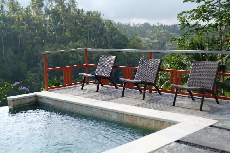 Отель Suarapura Resort & Spa