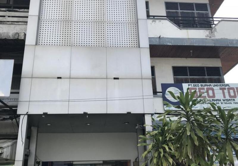 هتل The Colour Hostel