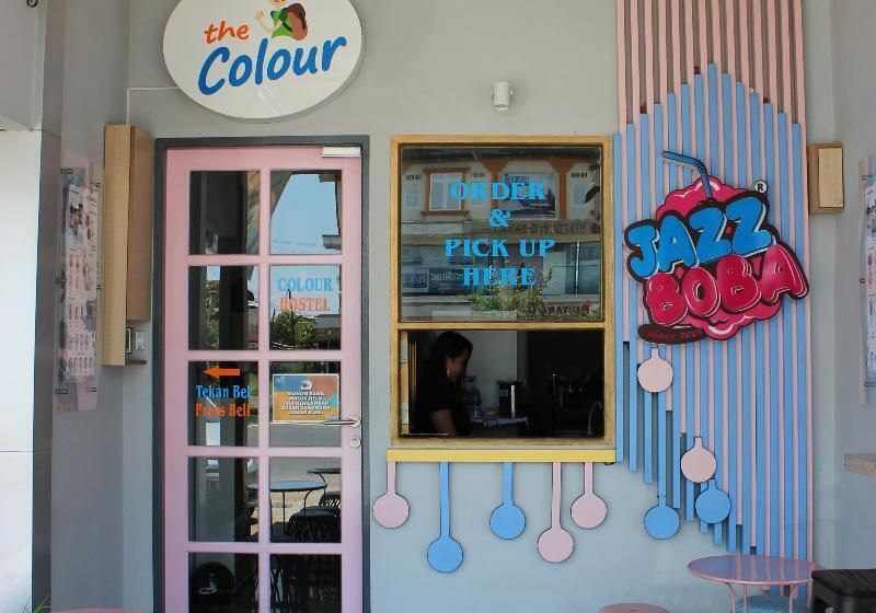 هتل The Colour Hostel