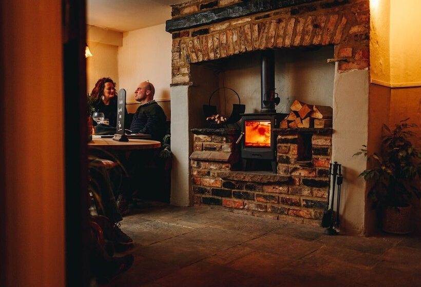 مبيت وإفطار Exelby Green Dragon