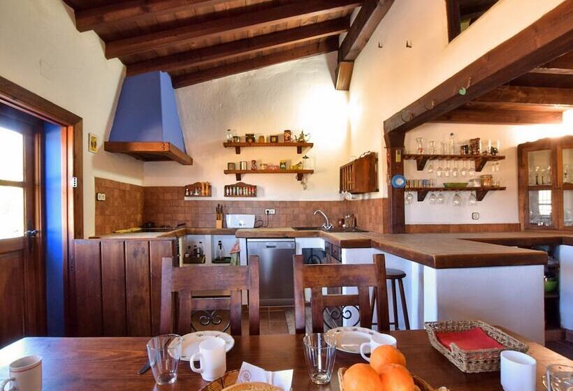 Lovely Cottage In Alcaucín Near Sierra Tejeda Natural Park