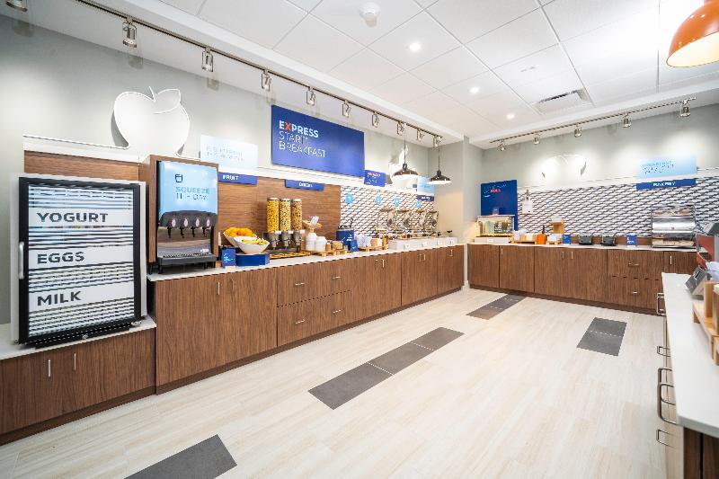 בית מלון כפרי Holiday Inn Express & Suites   Fort Myers Airport, An Ihg