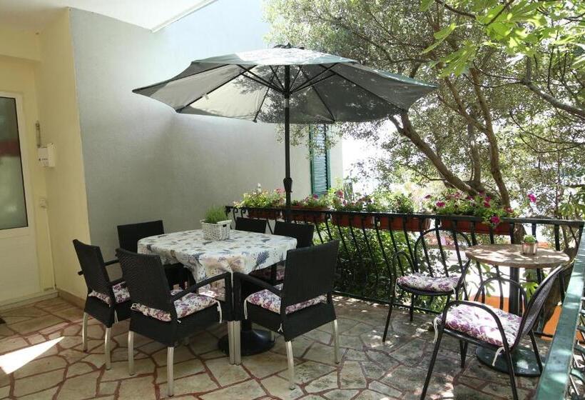 بنسيون Apartmani Daša Tučepi