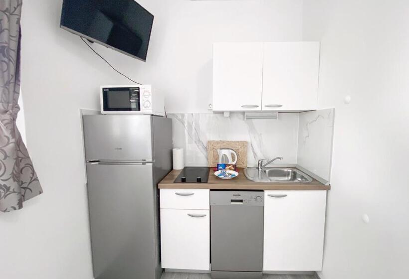بنسيون Apartmani Daša Tučepi