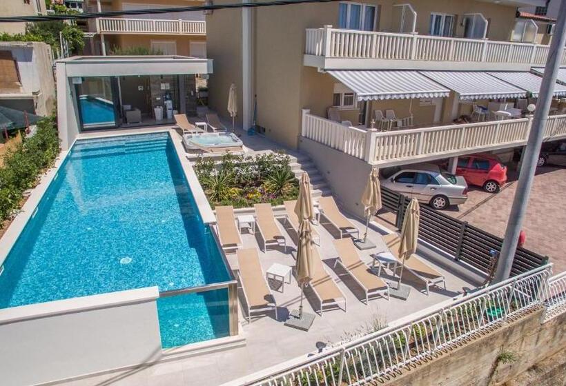 پانسیون Villa Mandalinic