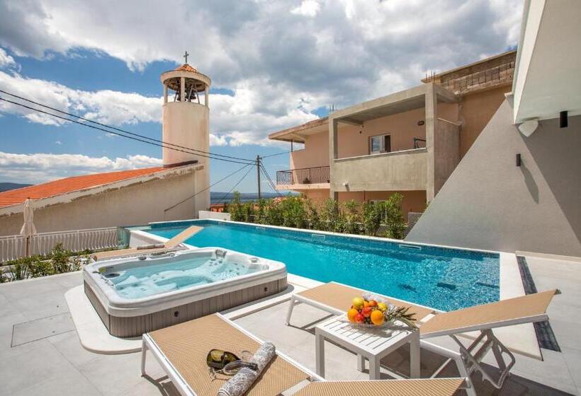 پانسیون Villa Mandalinic